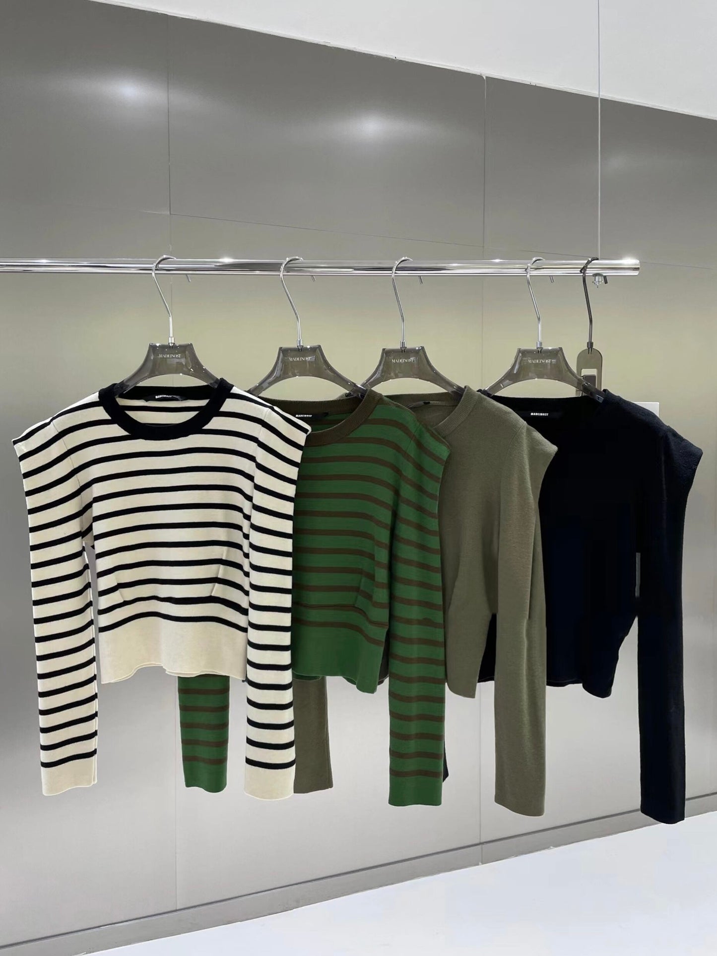 ≪ 4type ≫ power shoulder simple/border tops