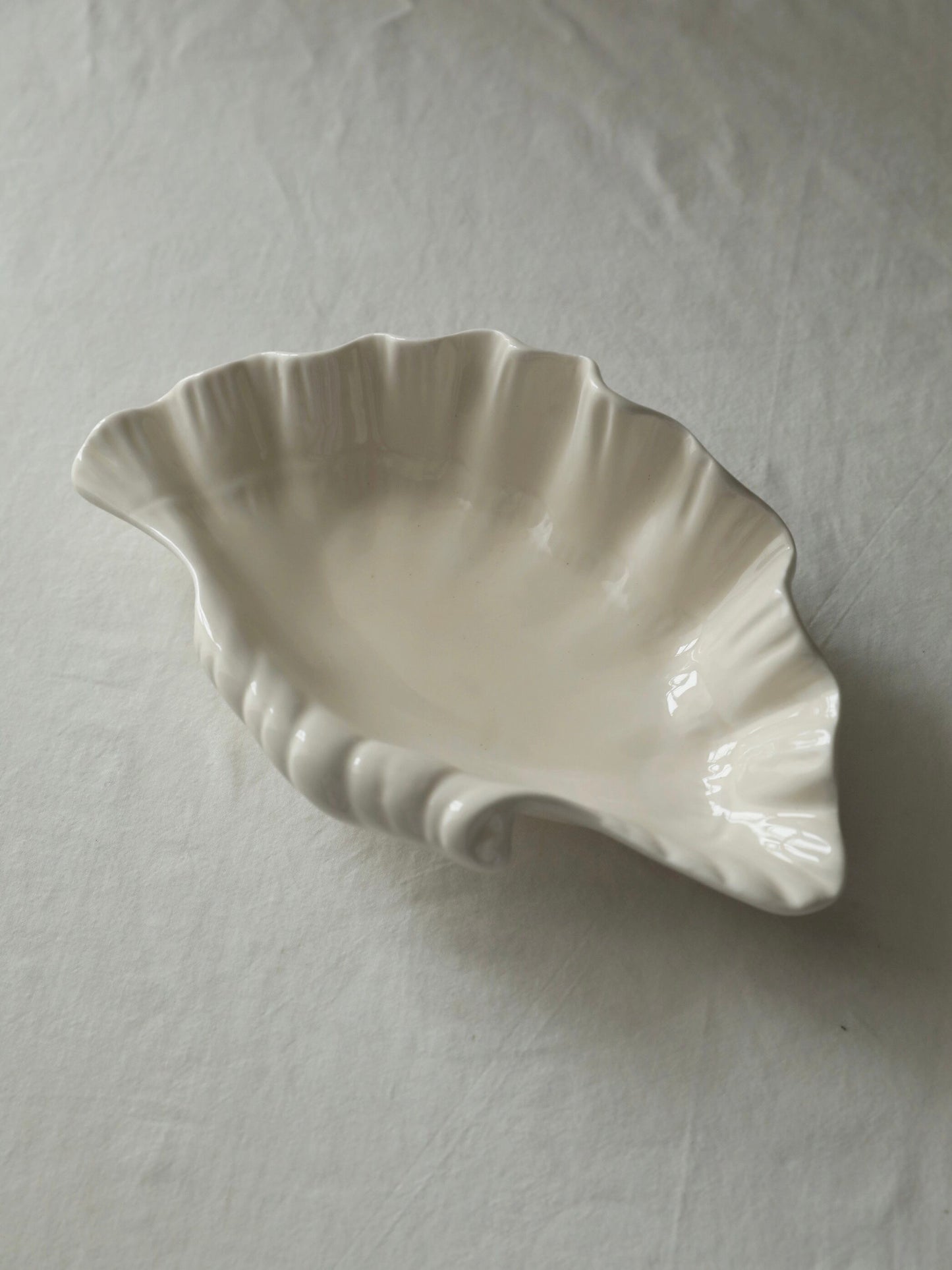 cream shell tray